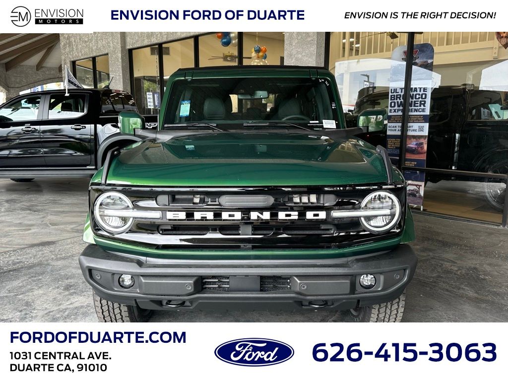 2025 Ford Bronco Outer Banks photo 3