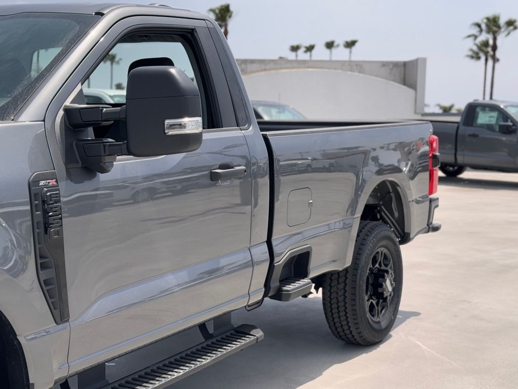 2025 Ford F-350 Super Duty XL - Photo 9