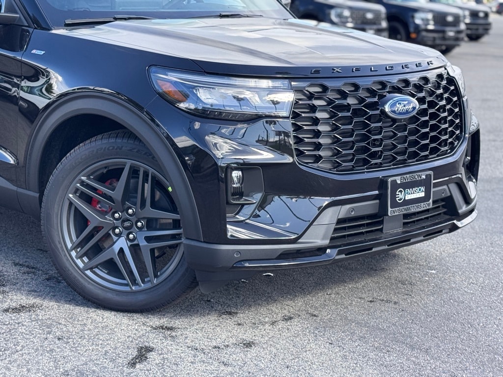 2026 Ford Explorer ST-Line photo 3
