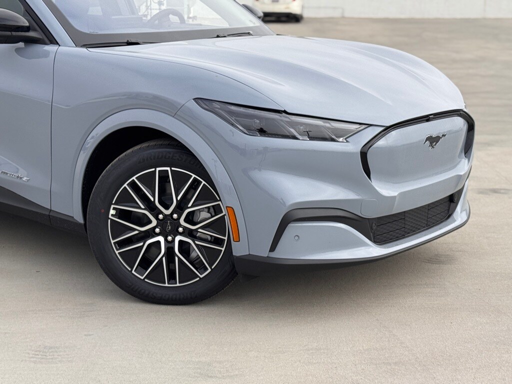 2025 Ford Mustang Mach-E Premium photo 3