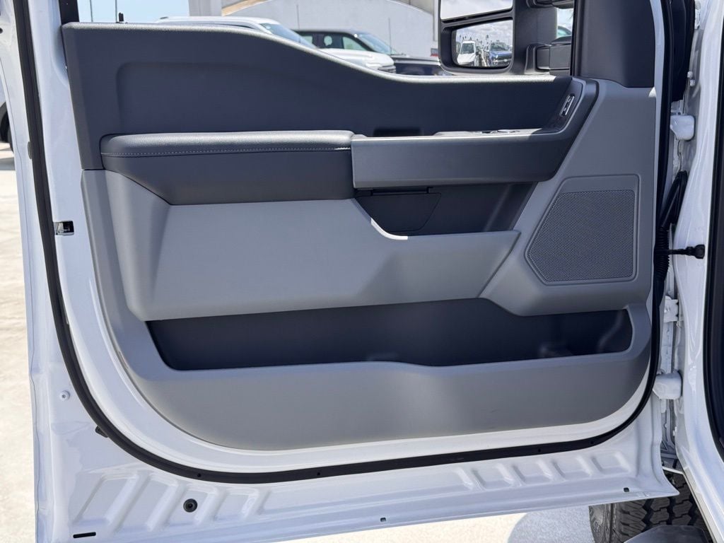 2025 Ford F-350 Super Duty XLT - Photo 15