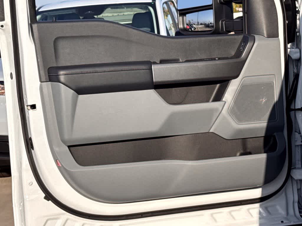 2025 Ford F-350 Super Duty XLT - Photo 15