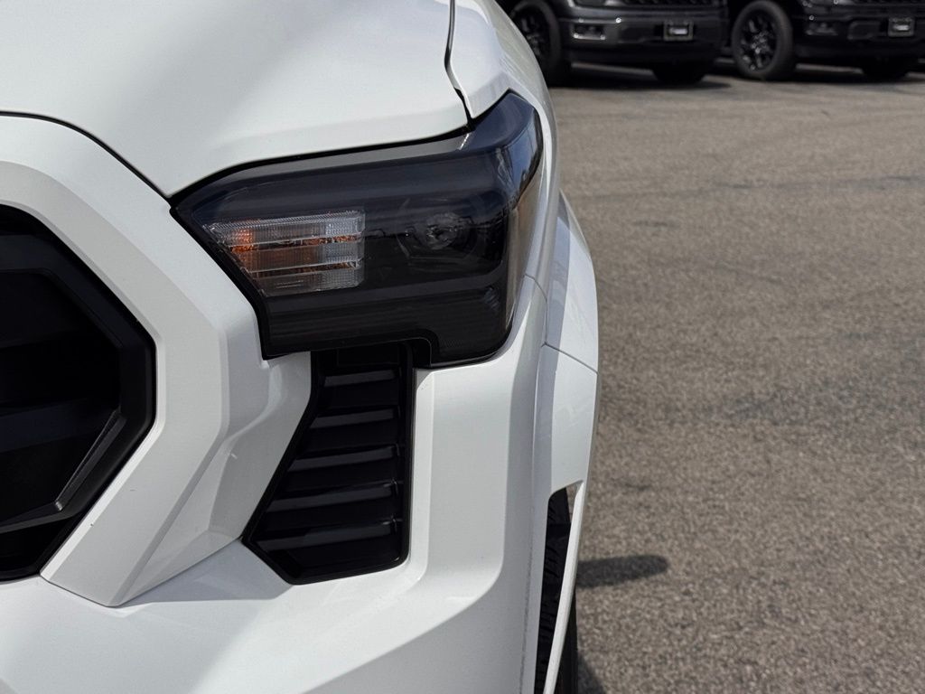 2025 Toyota Tacoma SR5 photo 3