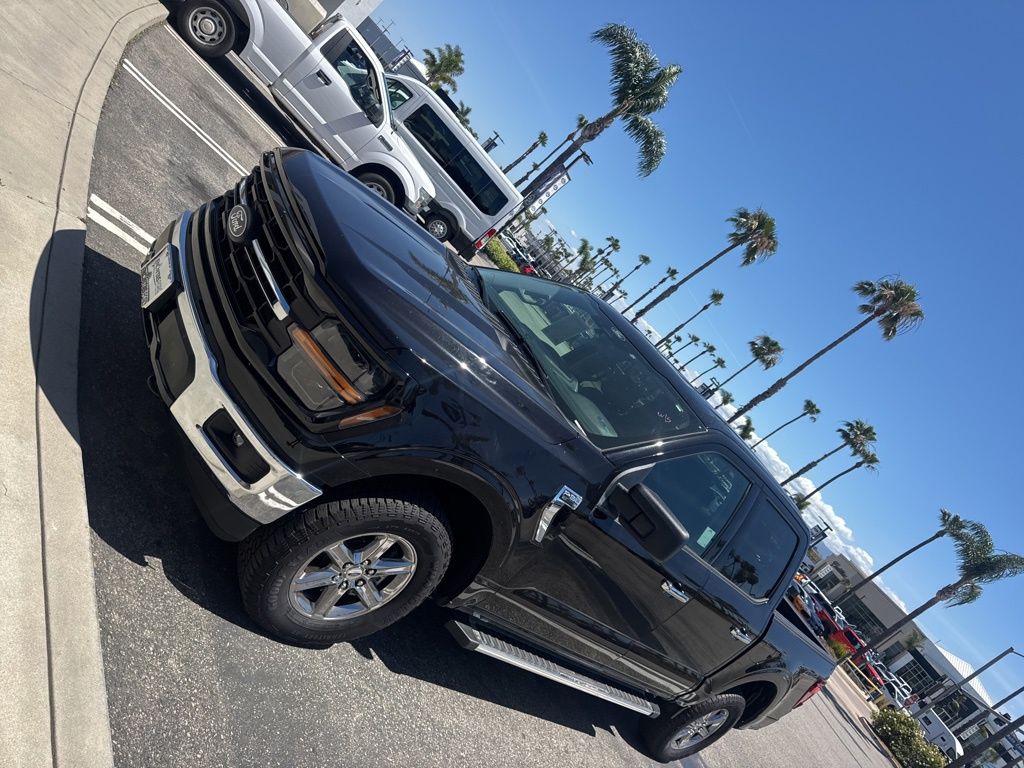 2025 Ford F-150 XLT photo 2