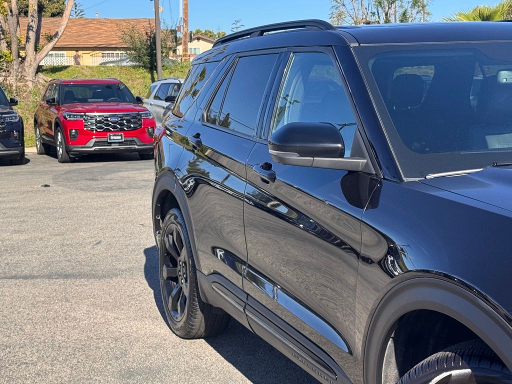 2023 Ford Explorer ST photo 4