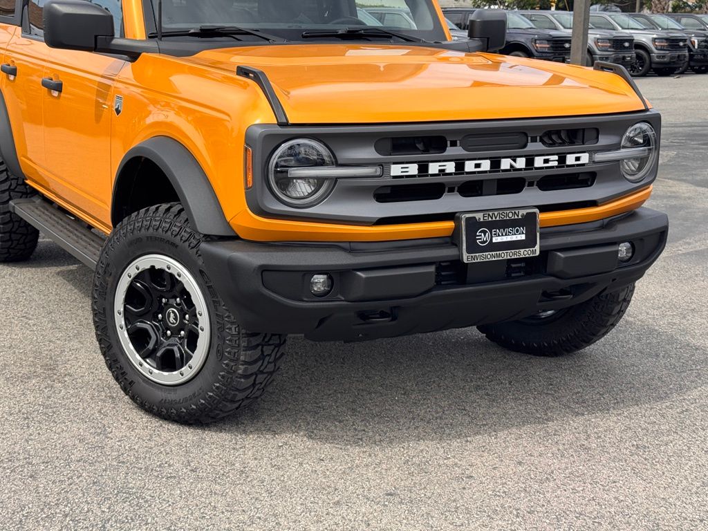 2022 Ford Bronco photo 2
