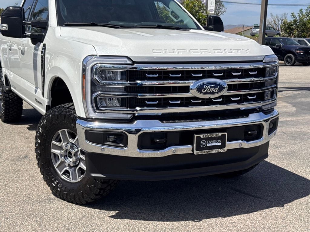 2025 Ford F-250 photo 2