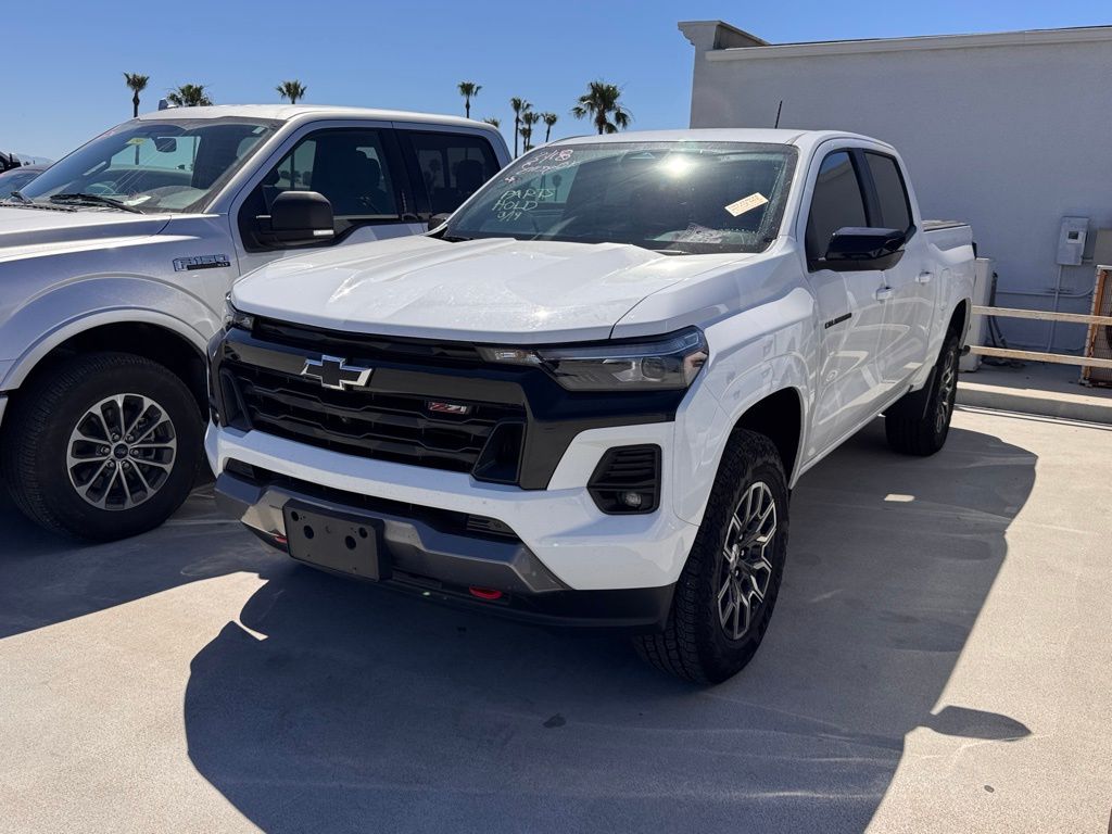 2024 Chevrolet Colorado Z71 photo 3