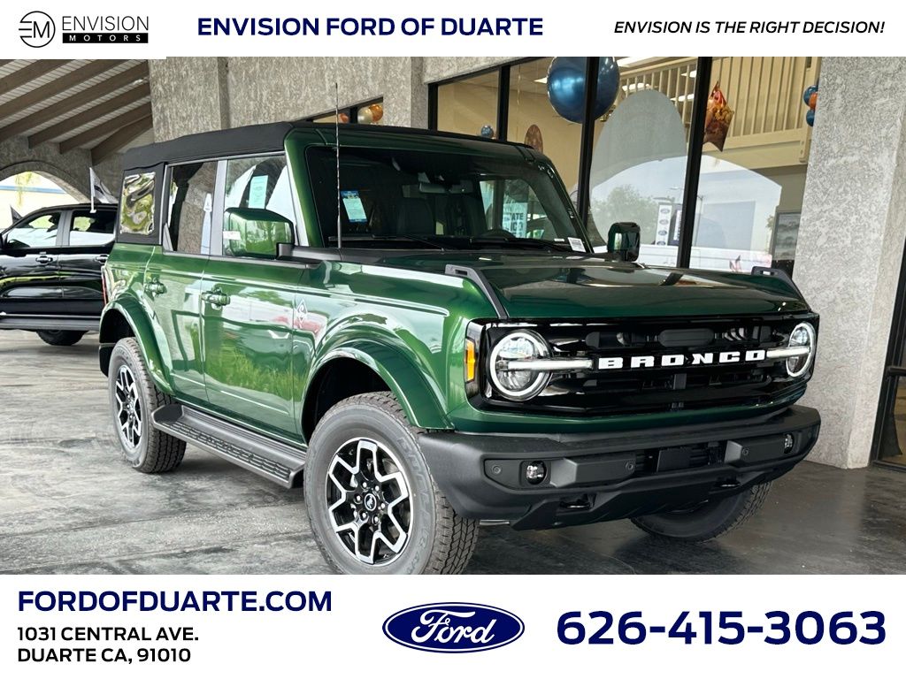 2025 Ford Bronco Outer Banks photo 2