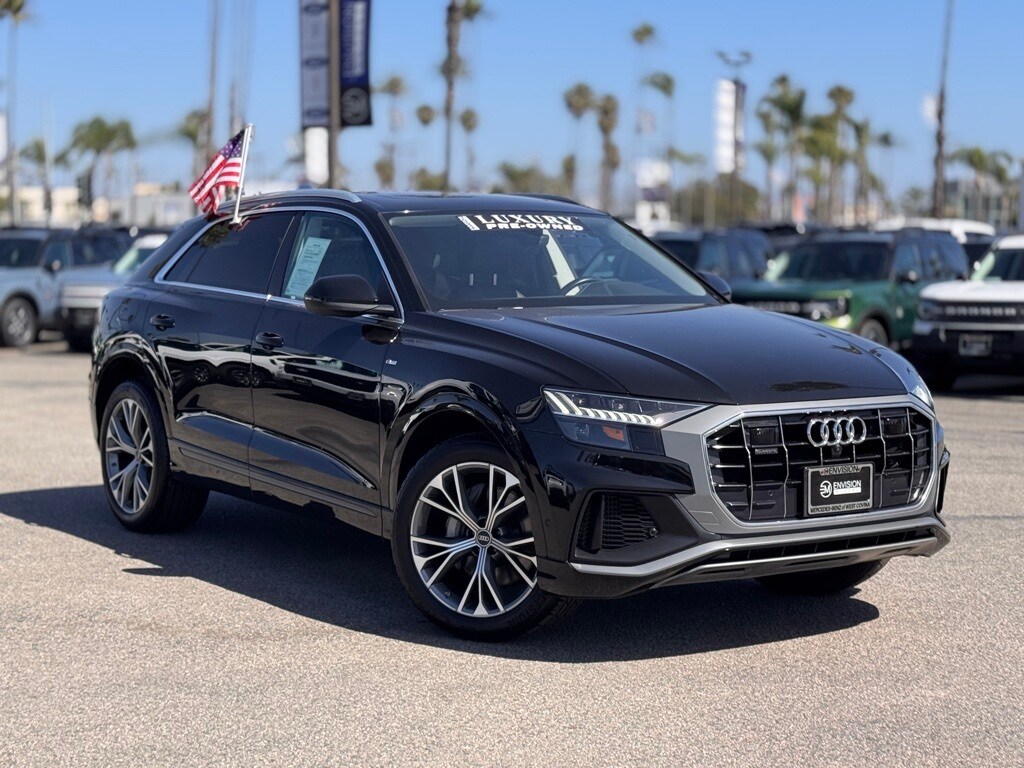 2023 Audi Q8 55 Premium Plus photo 2