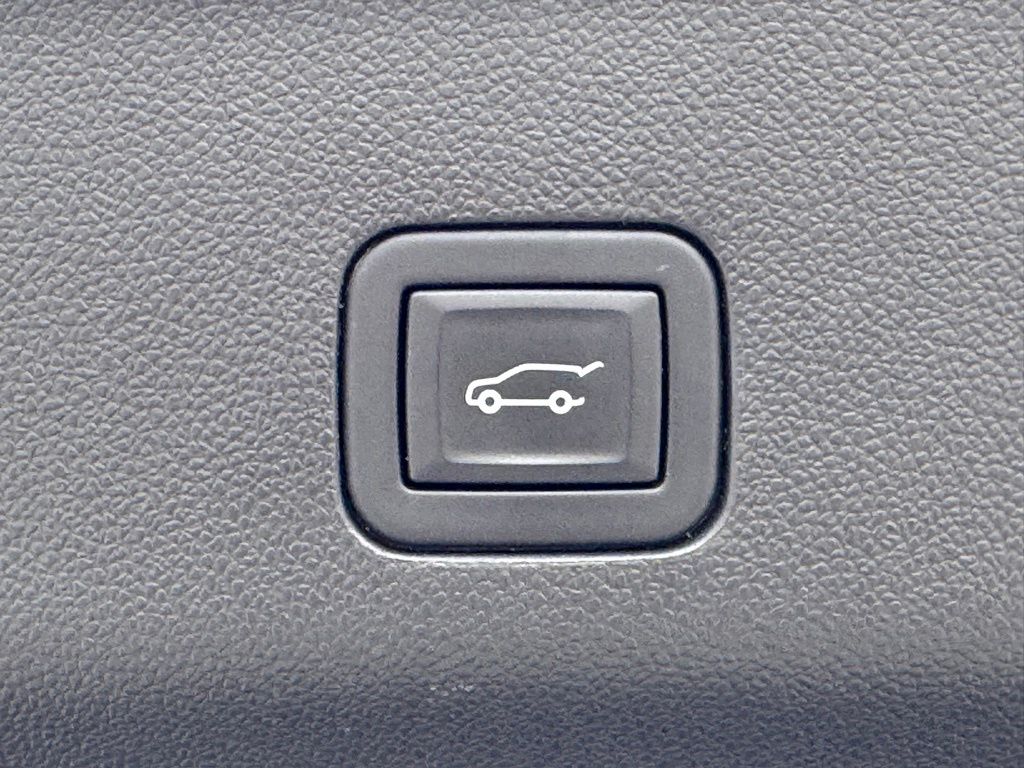 2025 GMC Yukon Denali - Photo 14