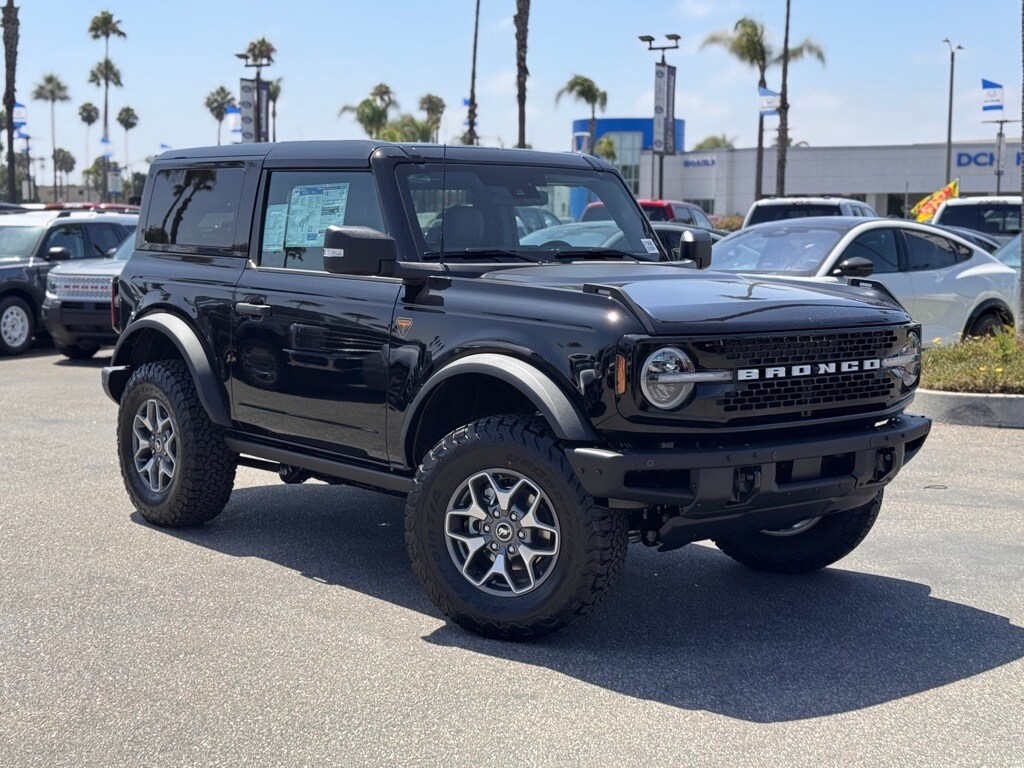 2025 Ford Bronco Badlands photo 2
