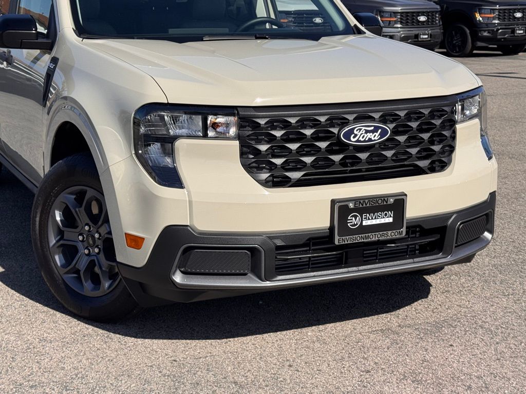 2025 Ford Maverick XLT photo 2