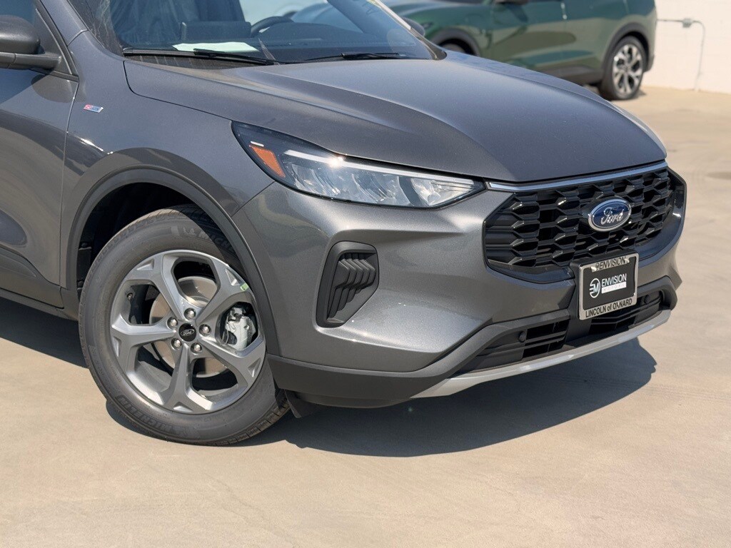 2025 Ford Escape ST-Line photo 2