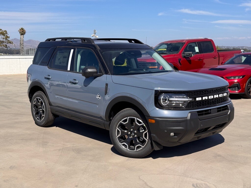 2025 Ford Bronco Sport Outer Banks photo 2