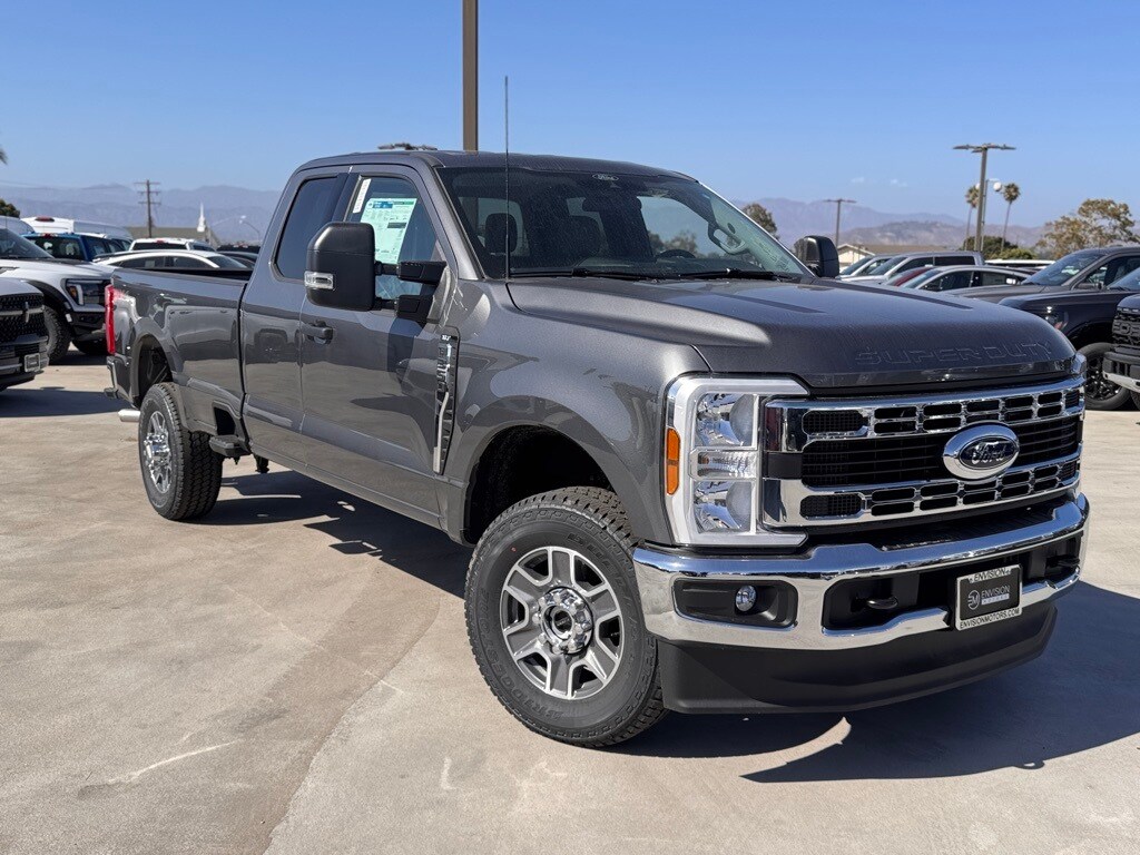 2025 Ford F-350 XLT photo 2