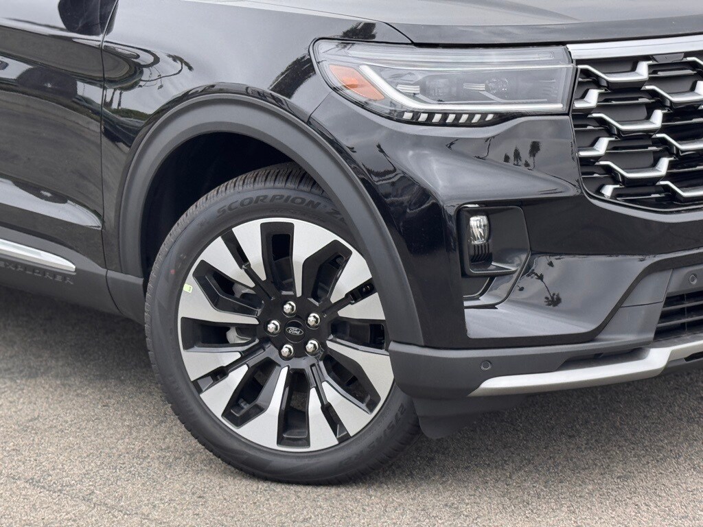2025 Ford Explorer Platinum photo 2