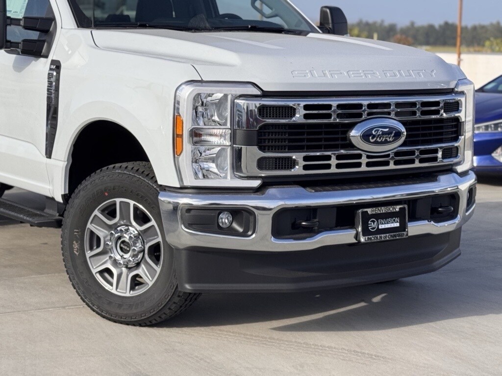 2025 Ford F-350 XLT photo 3