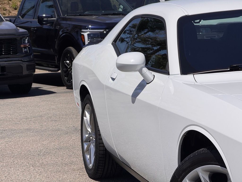 2022 Dodge Challenger GT photo 4