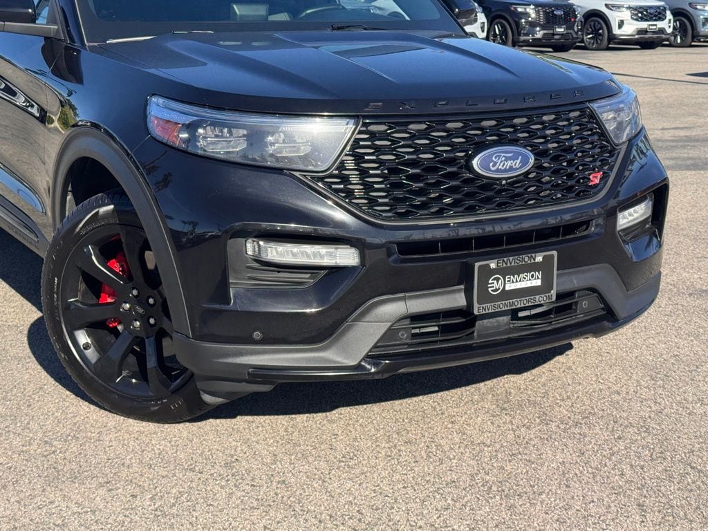 2023 Ford Explorer ST photo 2