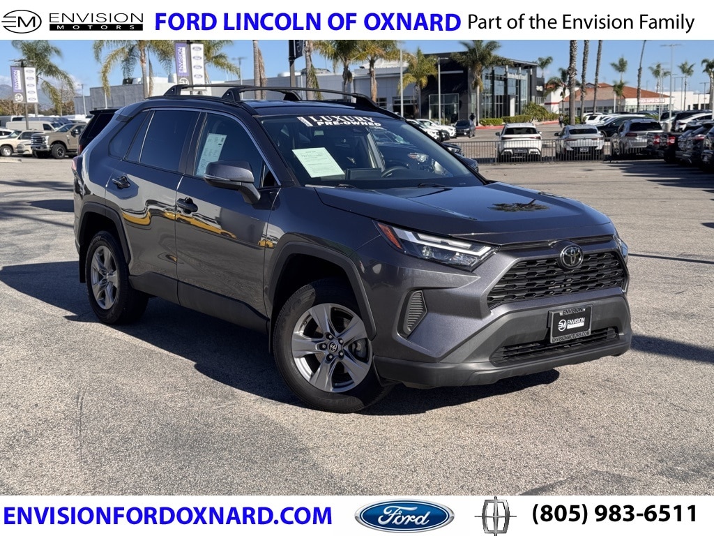 2024 Toyota RAV4 XLE's photo