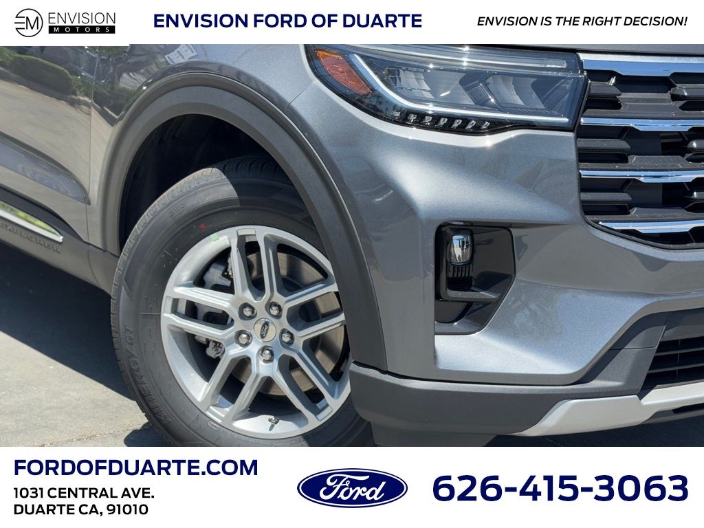 2025 Ford Explorer photo 3