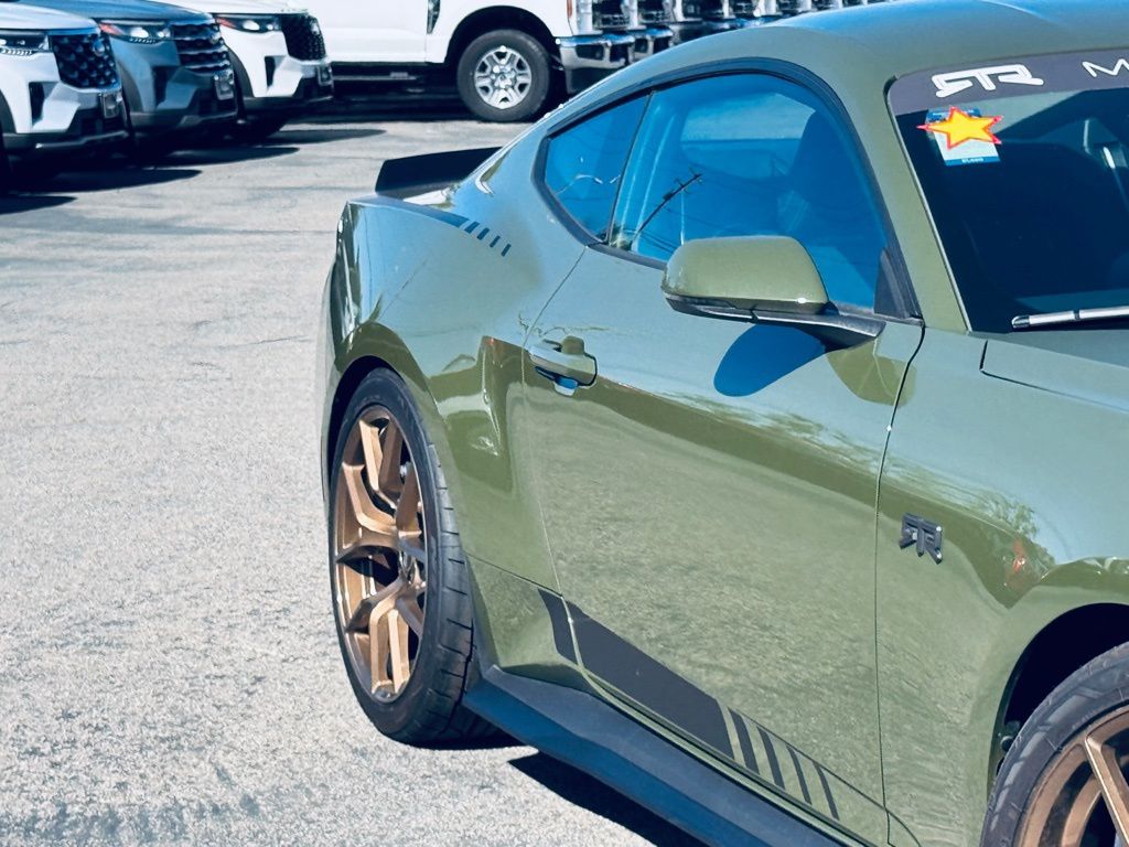 2025 Ford Mustang GT Premium photo 4