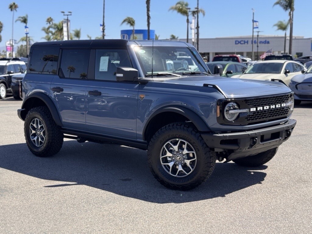 2025 Ford Bronco Badlands photo 2