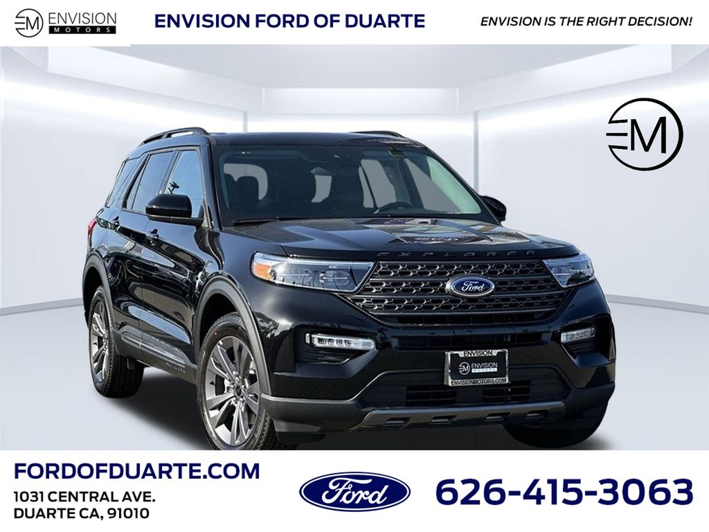 2024 Ford Explorer XLT photo 2