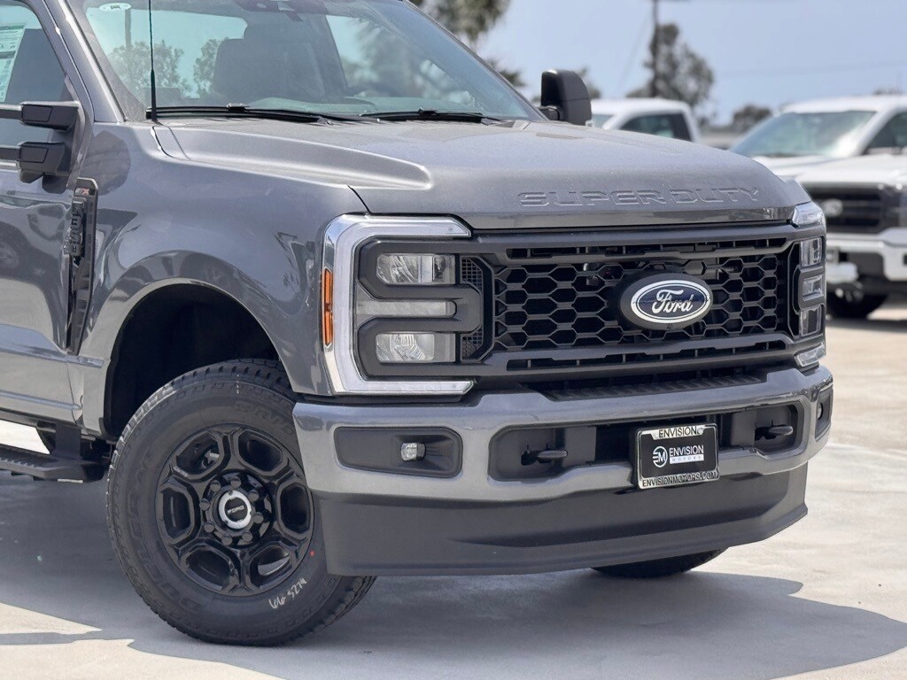 2025 Ford F-350 XL photo 3