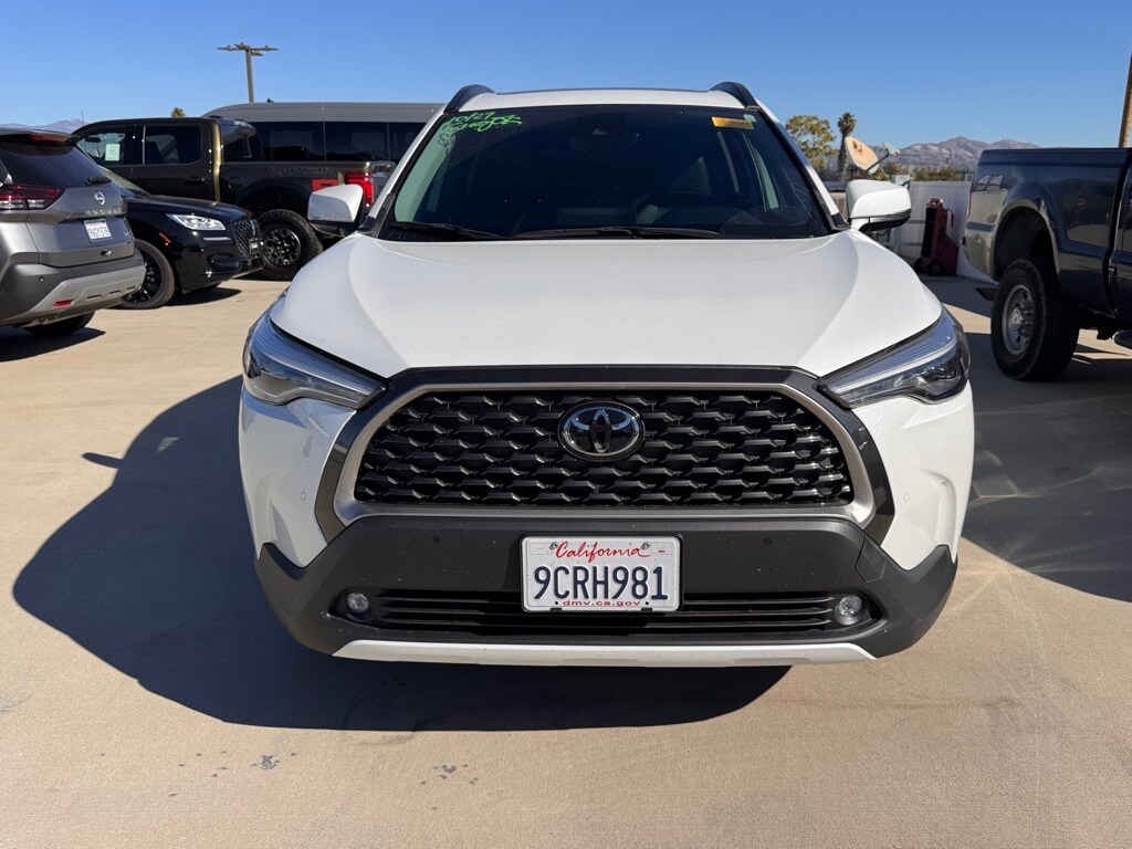 2022 Toyota Corolla Cross XLE photo 2