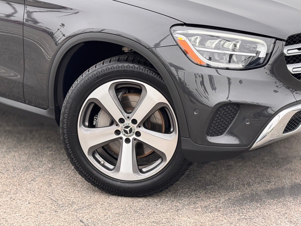 2022 Mercedes Benz GLC 300 photo 2