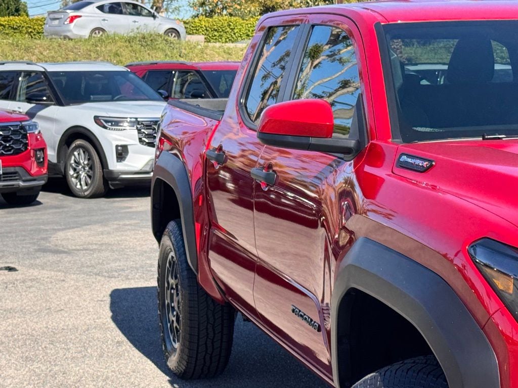 2025 Toyota Tacoma i-FORCE MAX TRD Off Road photo 4