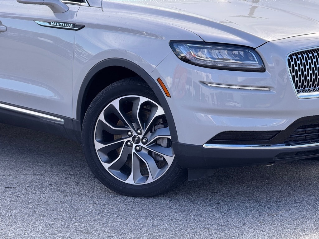 2023 Lincoln Nautilus Reserve photo 2