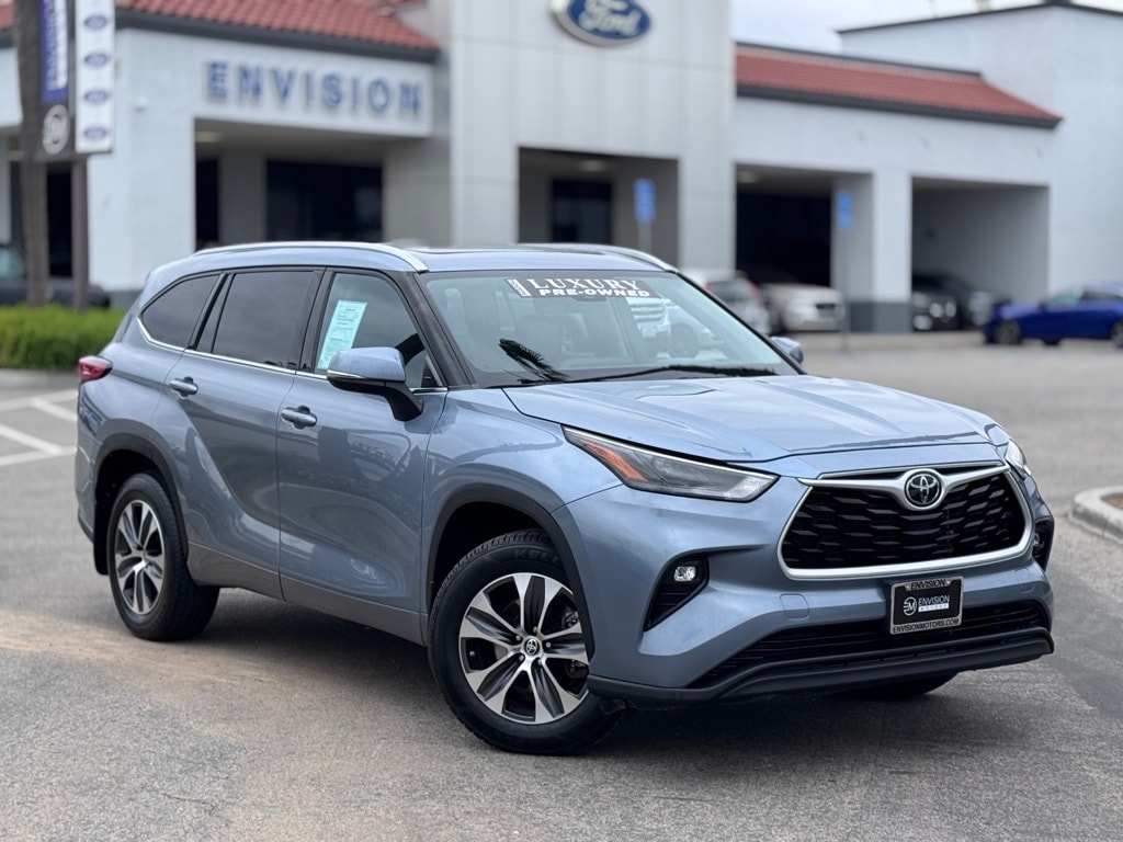 Used 2022 Toyota Highlander XLE with VIN 5TDGZRBH8NS166539 for sale in Oxnard, CA