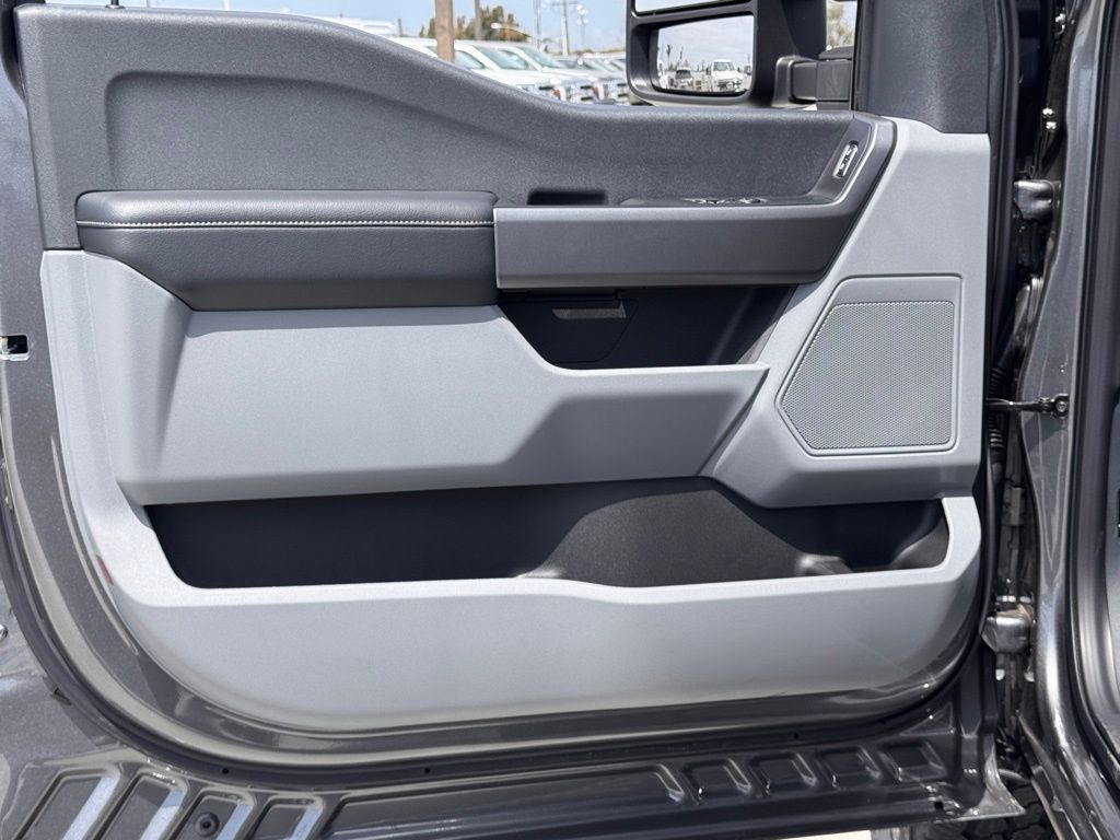 2025 Ford F-350 Super Duty XL - Photo 16