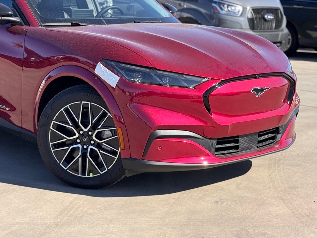 2025 Ford Mustang Mach-E Premium photo 3