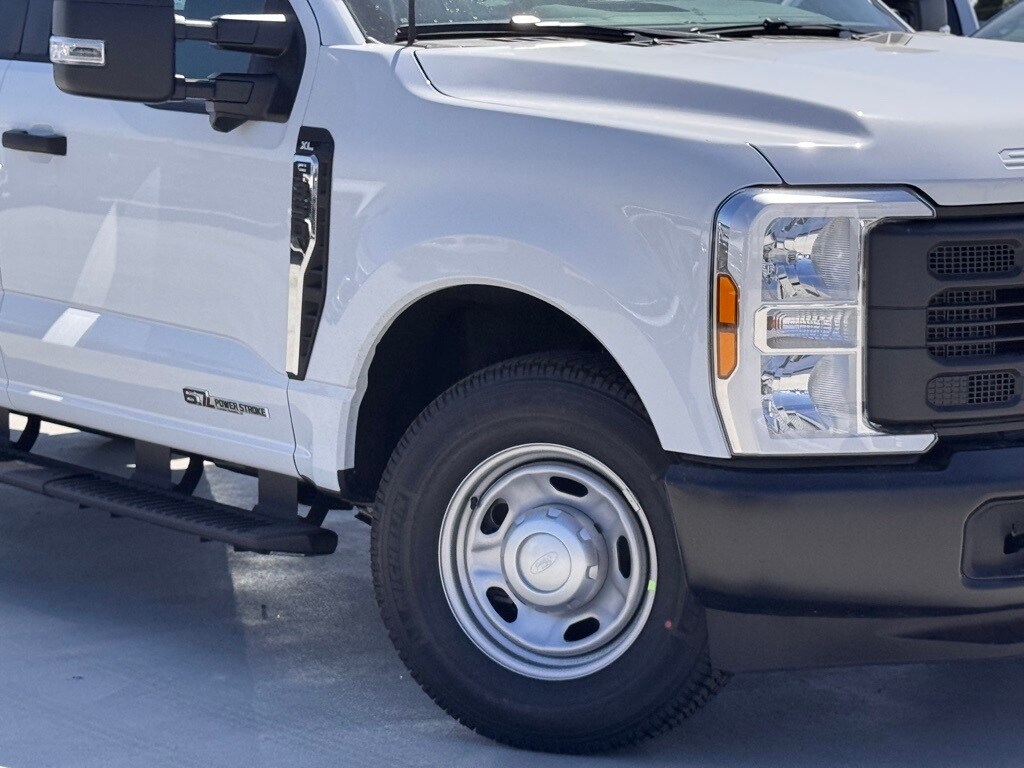 2025 Ford F-350 XL photo 4