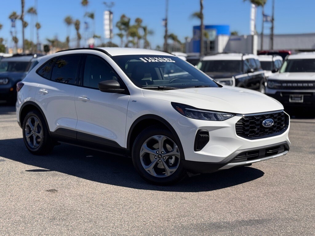 2025 Ford Escape ST-Line photo 2