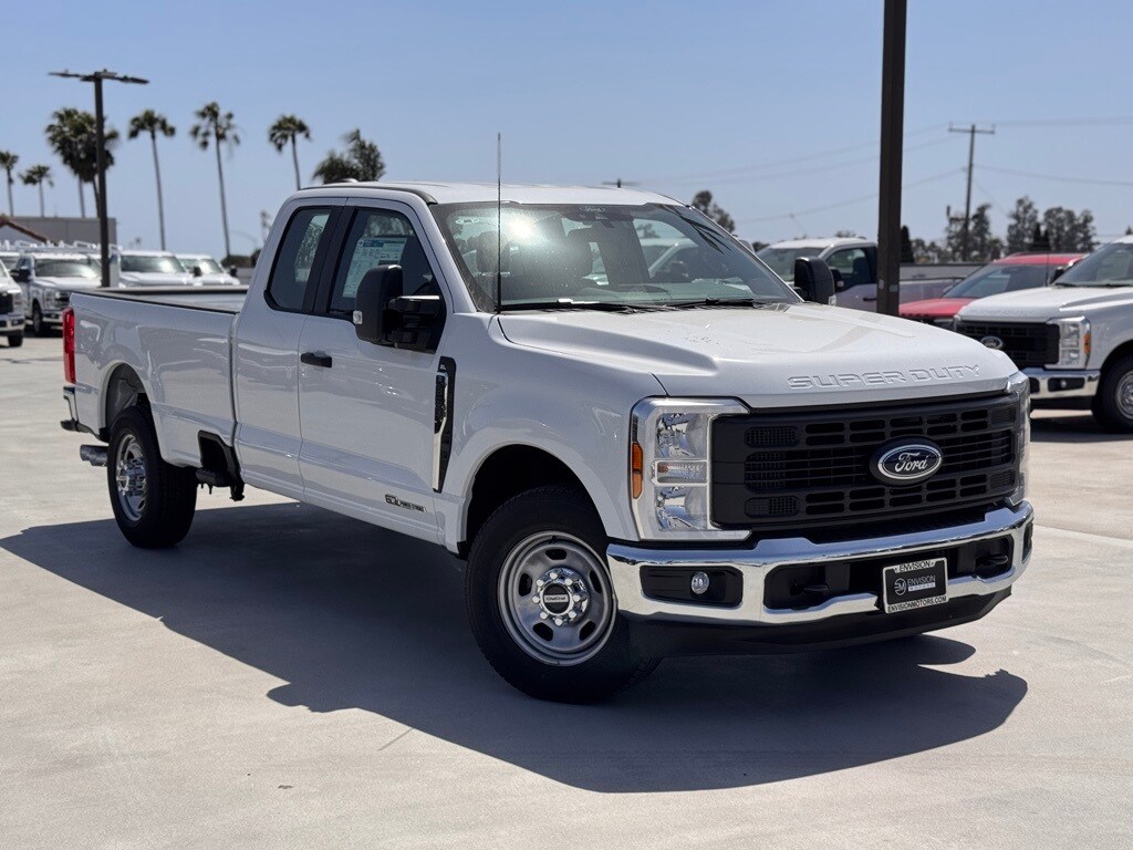 2025 Ford F-350 XL photo 2