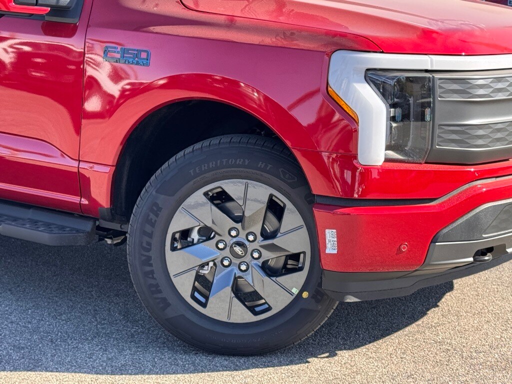 2025 Ford F-150 Lightning Lariat photo 4