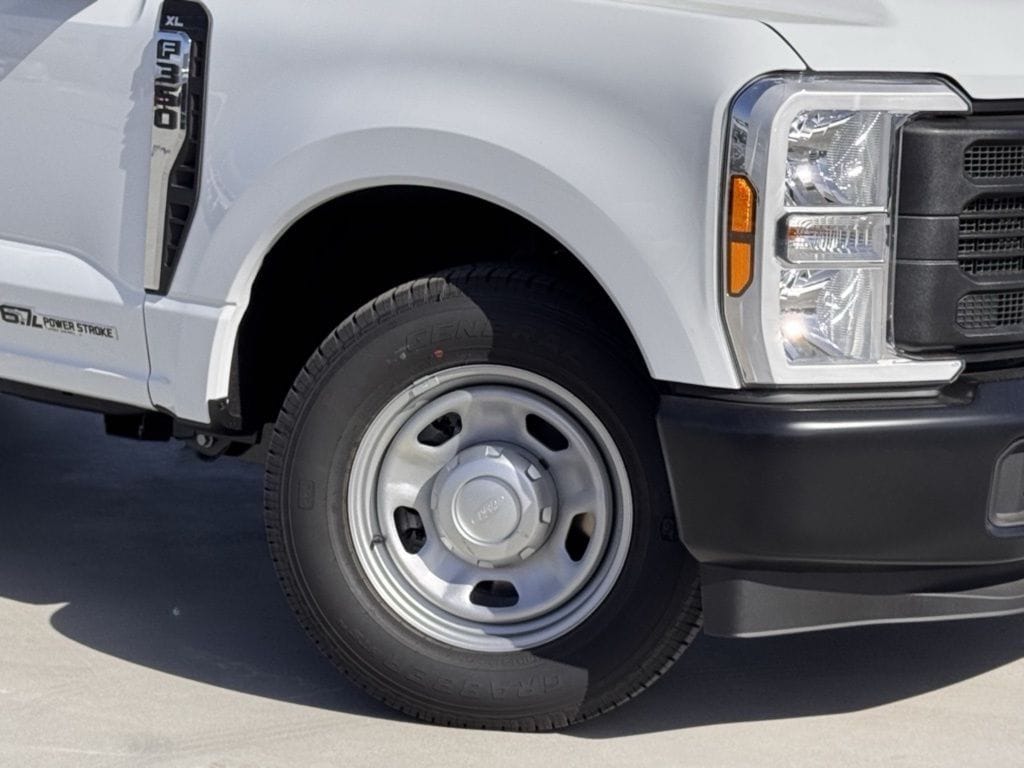 2025 Ford F-350 XL photo 4