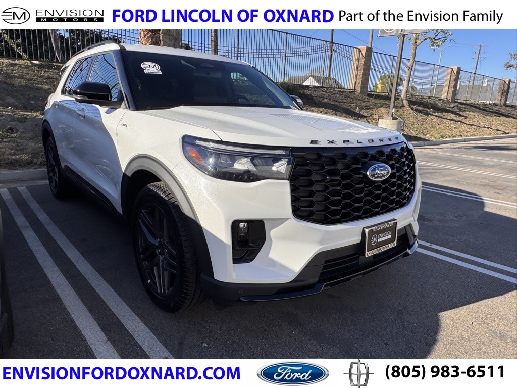 2025 Ford Explorer ST-Line photo 2