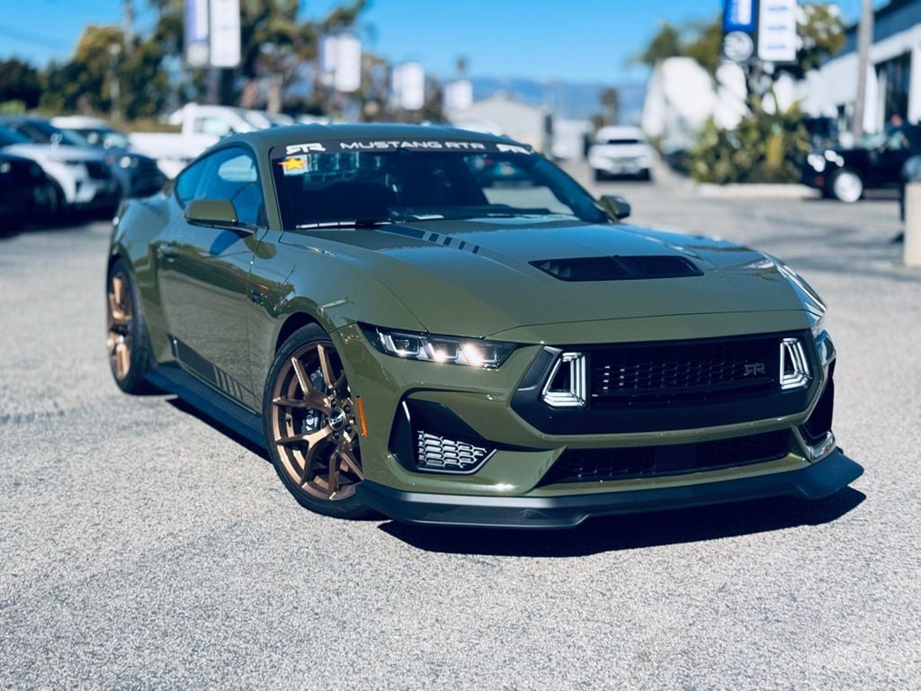 2025 Ford Mustang GT Premium photo 2