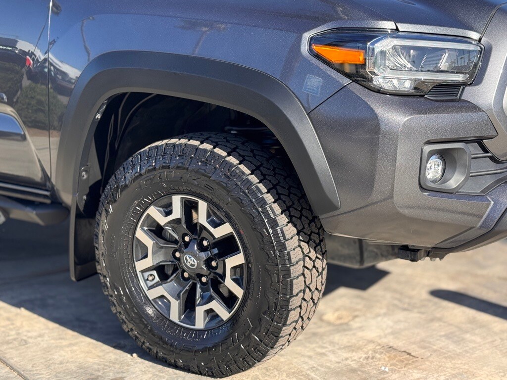 2023 Toyota Tacoma TRD photo 4
