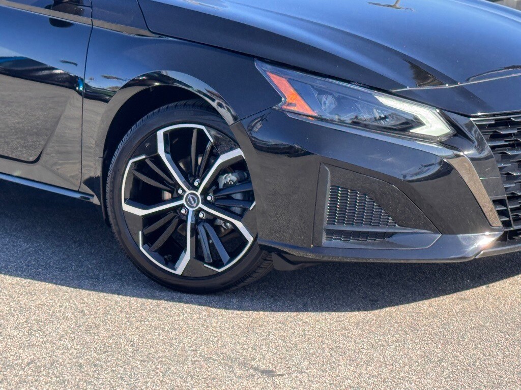 2023 Nissan Altima 2.5 SR photo 4