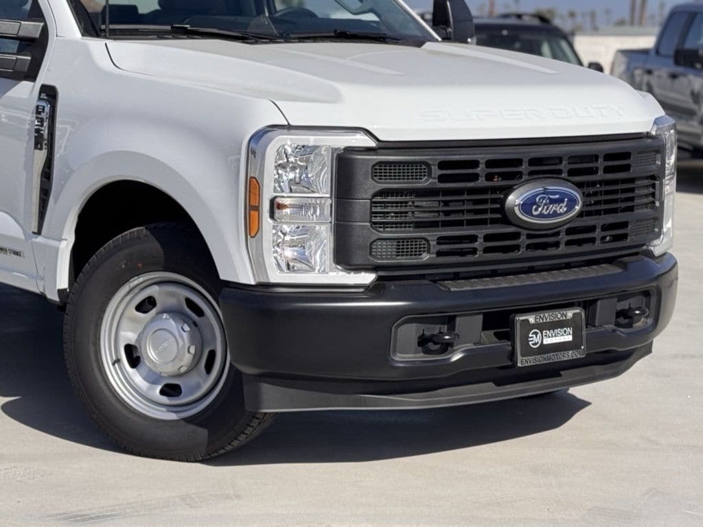 2025 Ford F-350 XL photo 2