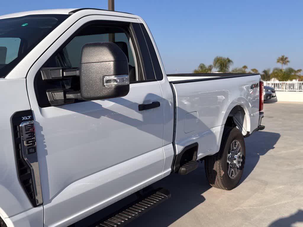2025 Ford F-350 Super Duty XLT - Photo 9