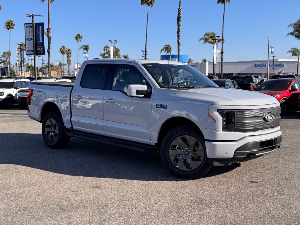2025 Ford F-150 Lightning Lariat photo 2