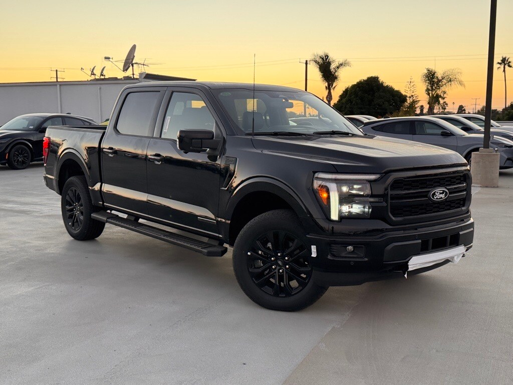 2025 Ford F-150 Lariat photo 2